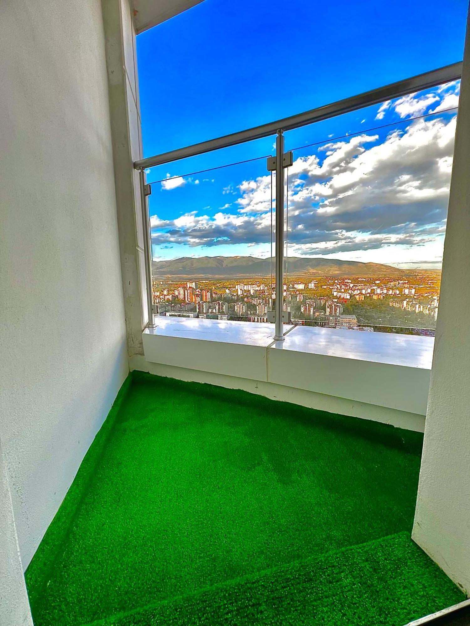 Alfred Sky Smart Apartment 29Th Spa Included Skopje Exterior photo