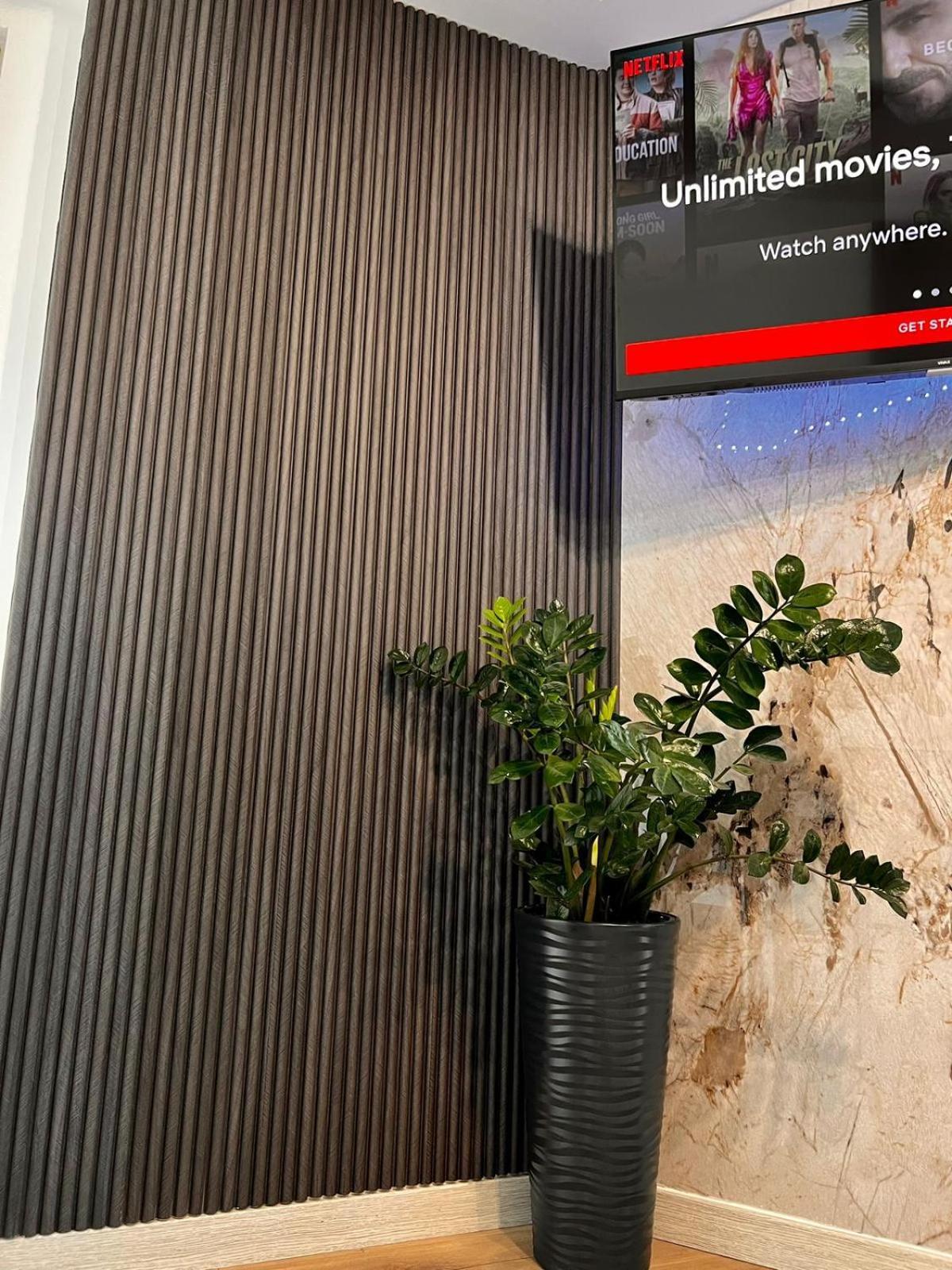 Alfred Sky Smart Apartment 29Th Spa Included Skopje Exterior photo